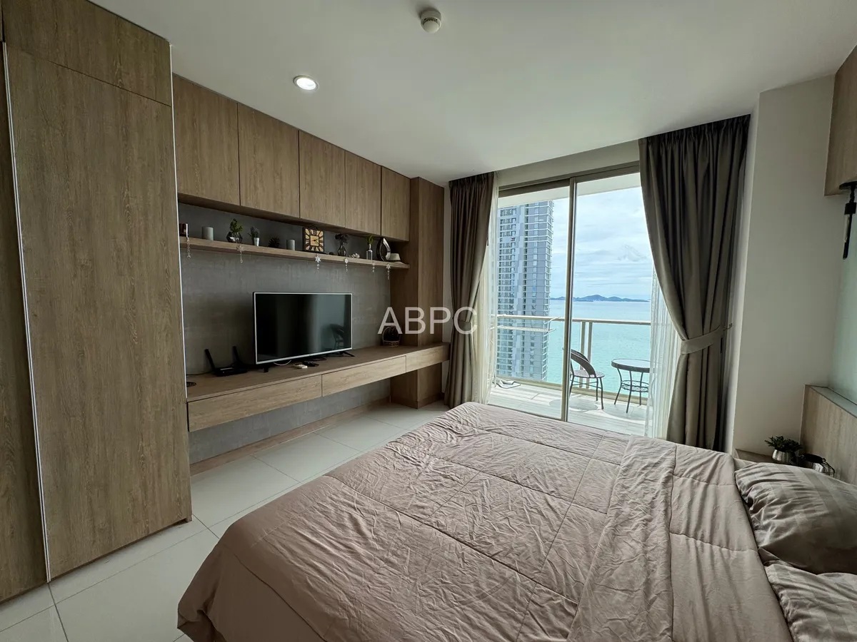 Studio Bed 1 Bath in Wong Amat CS8936 photo 4