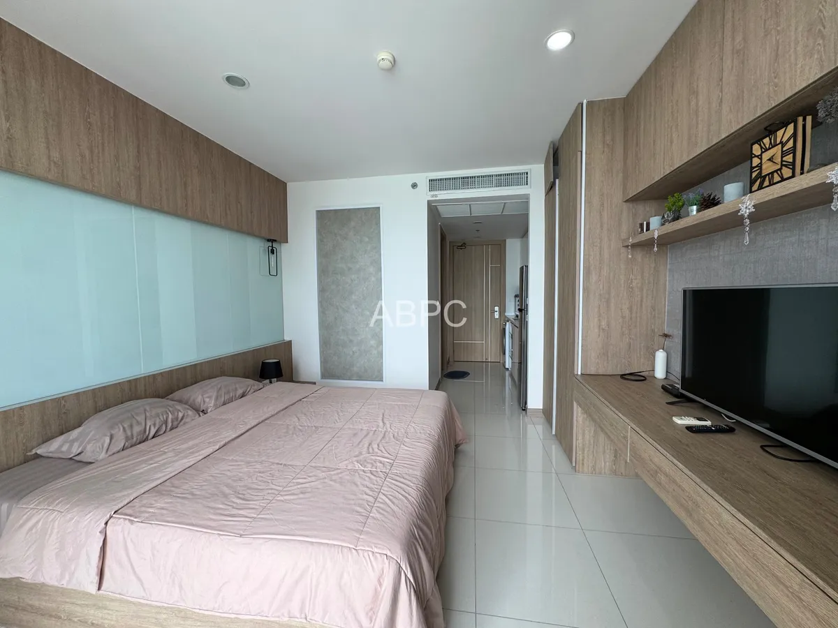 Studio Bed 1 Bath in Wong Amat CS8936 photo 5