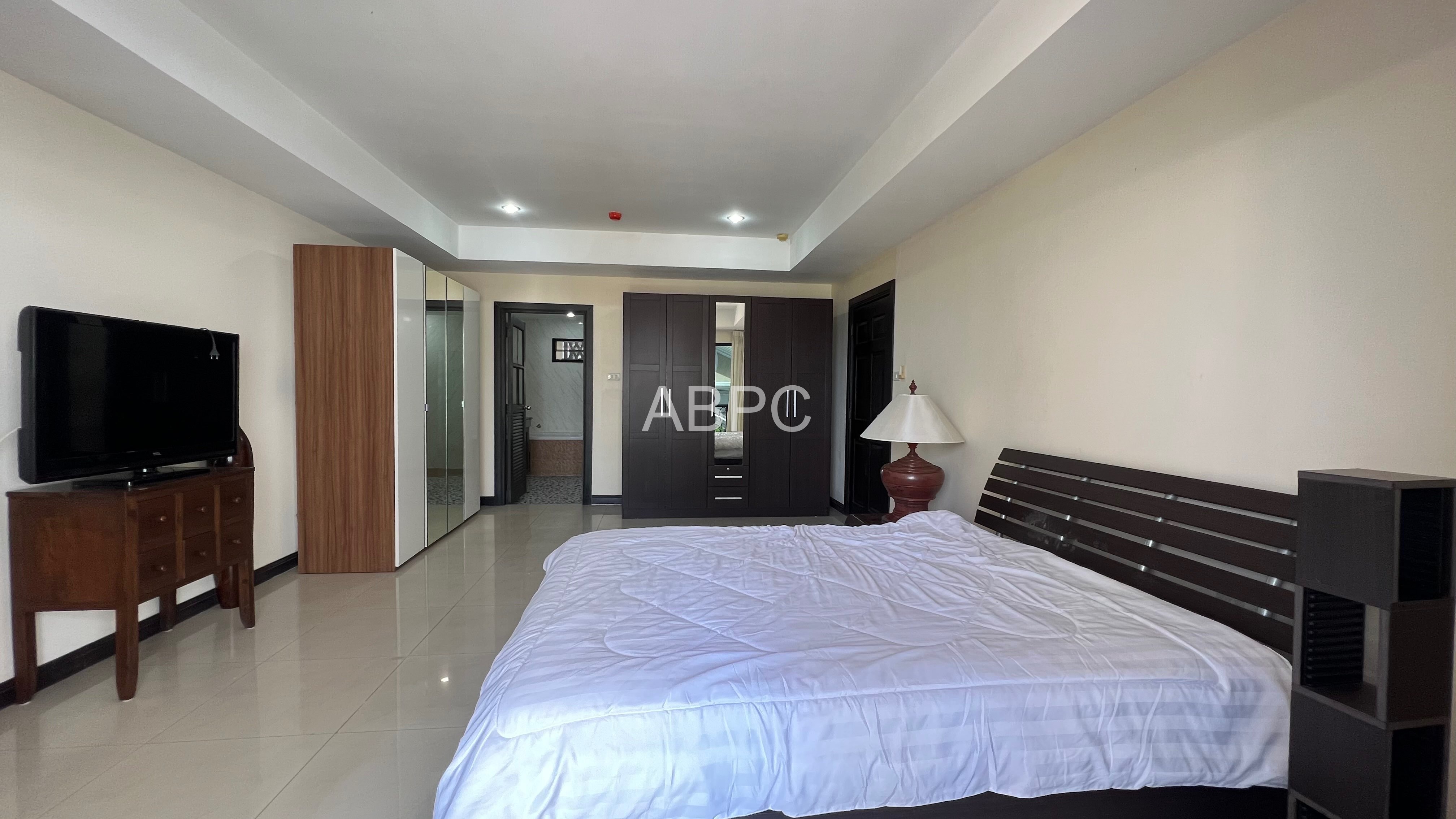 1 Bed 2 Bath in Wong Amat photo 4
