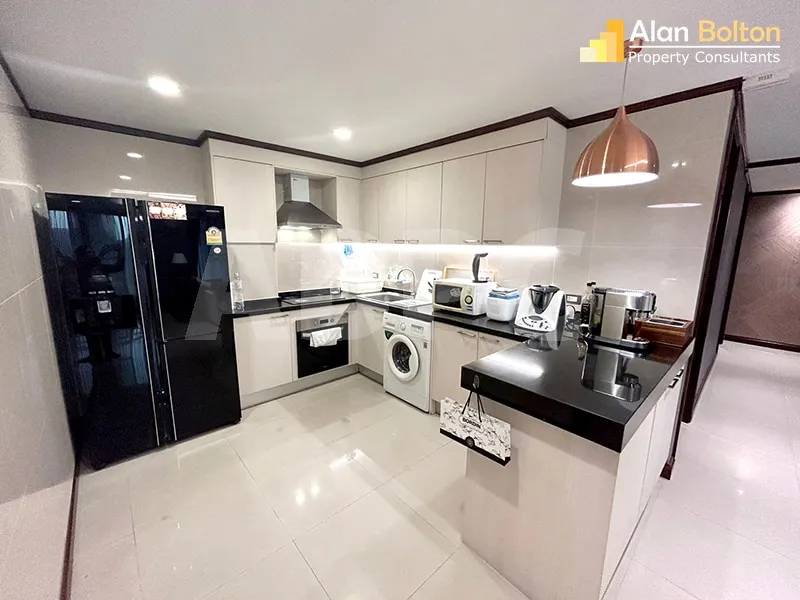 Large Pool View 2 Bed 3 Bath Condo In Central Pattaya photo 11