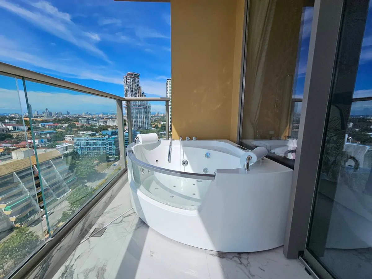 Ocean view Condominium with Jacuzzi For rent In Jomtien