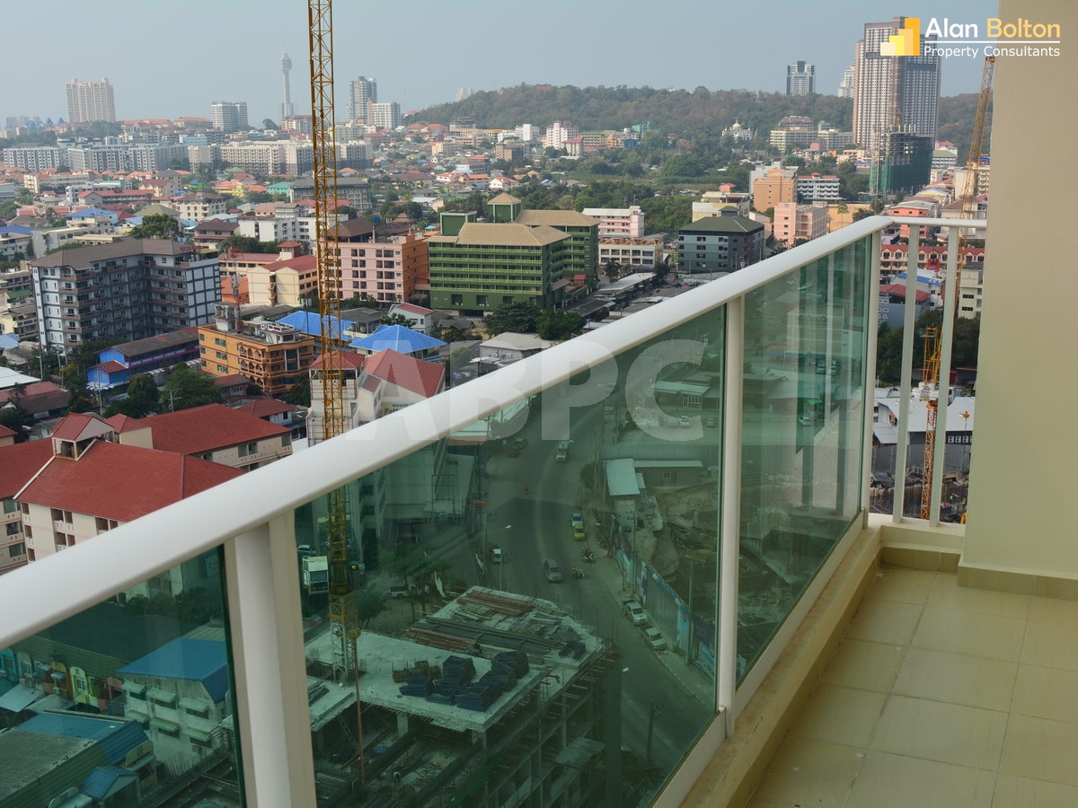 Corner unit 2 Bed 3 Bath Condo In Central Pattaya photo 11
