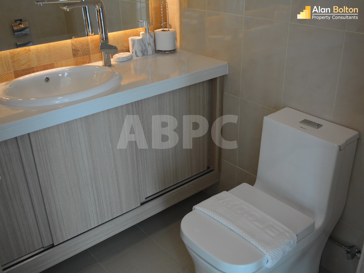 Corner unit 2 Bed 3 Bath Condo In Central Pattaya photo 15