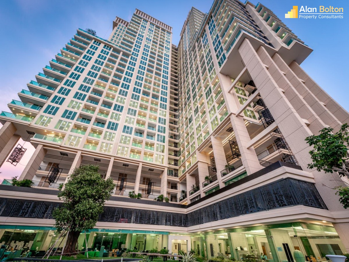 Corner unit 2 Bed 3 Bath Condo In Central Pattaya photo 3