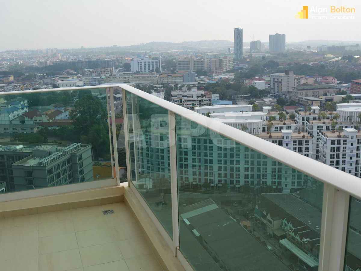 Corner unit 2 Bed 3 Bath Condo In Central Pattaya photo 10