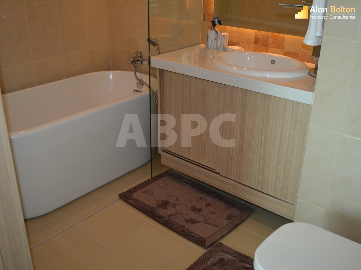 Corner unit 2 Bed 3 Bath Condo In Central Pattaya photo 9
