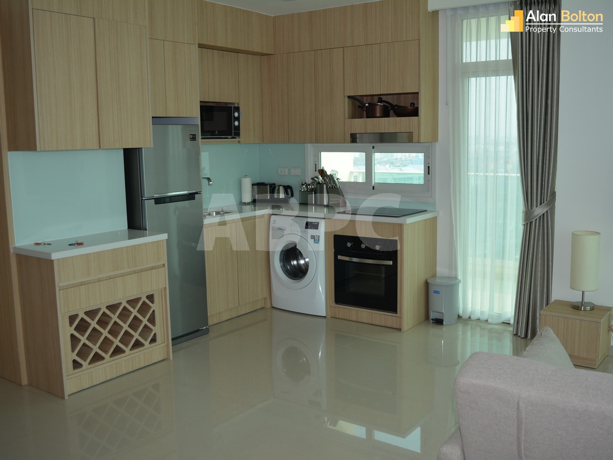 Corner unit 2 Bed 3 Bath Condo In Central Pattaya photo 14