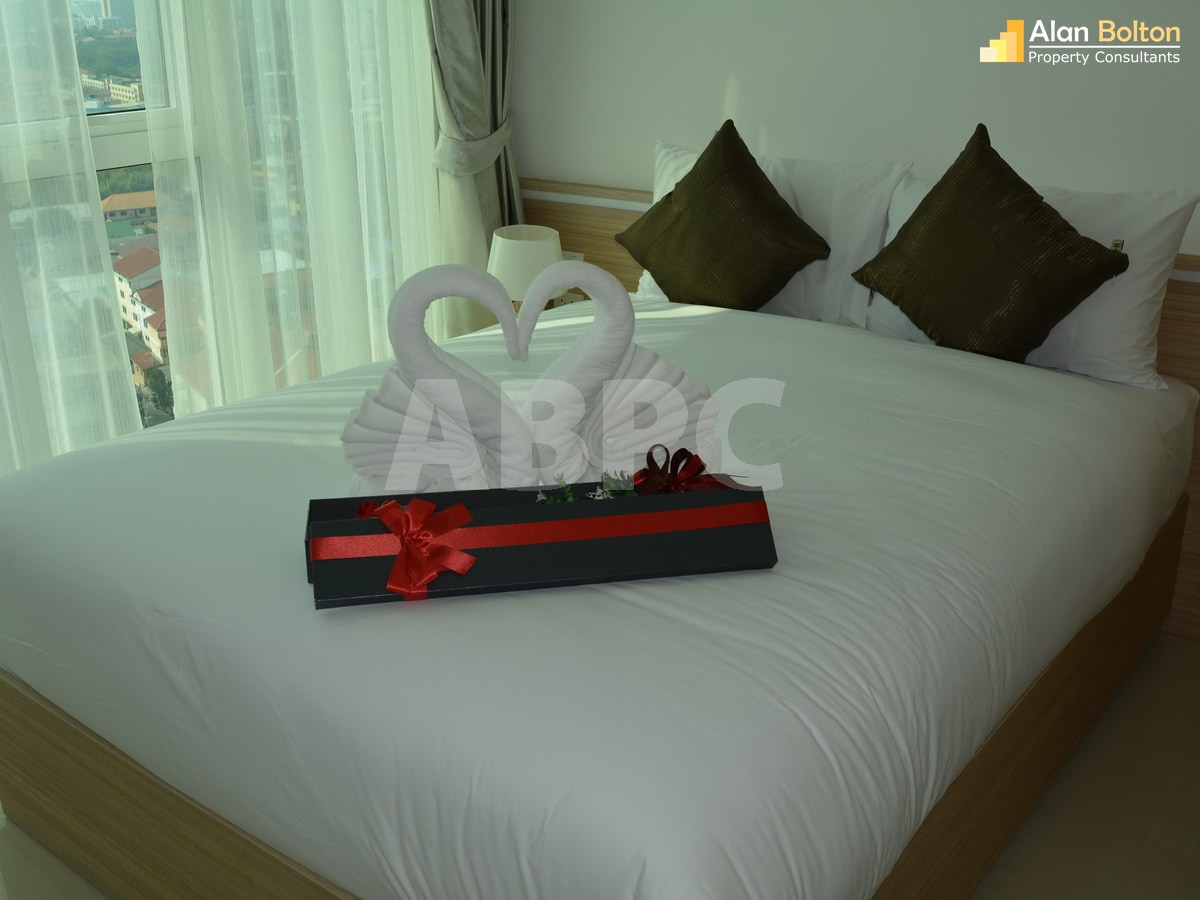 Corner unit 2 Bed 3 Bath Condo In Central Pattaya photo 13