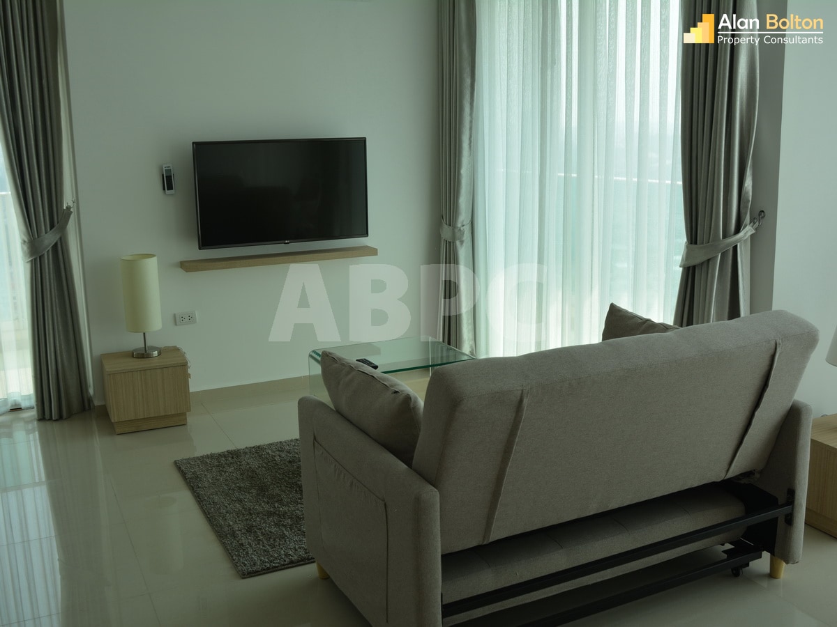 Corner unit 2 Bed 3 Bath Condo In Central Pattaya photo 12