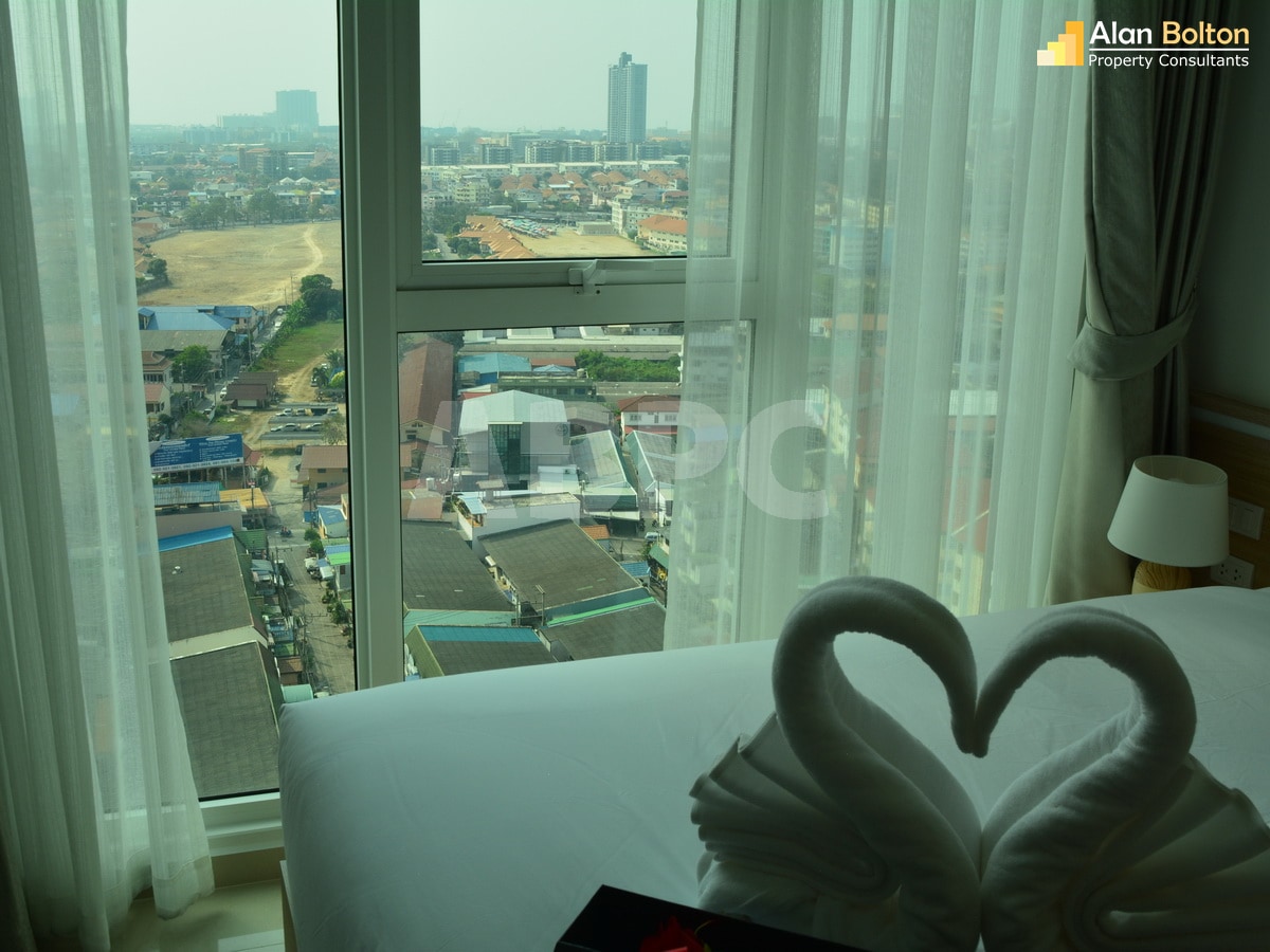 Corner unit 2 Bed 3 Bath Condo In Central Pattaya photo 7