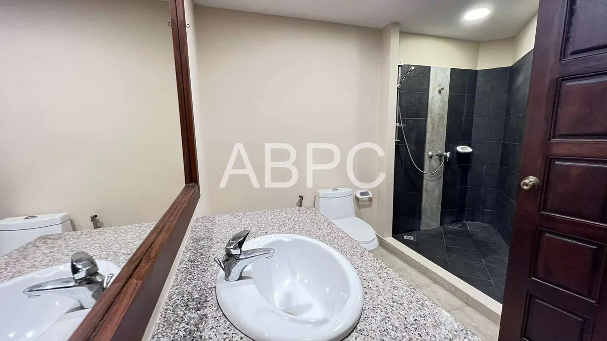 Large Garden Access 2 Bed 2 Bath Condo In Jomtien photo 4