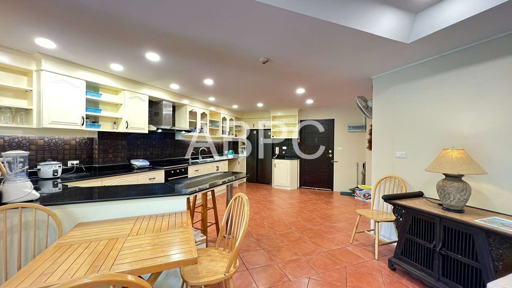 Large Garden Access 2 Bed 2 Bath Condo In Jomtien photo 8