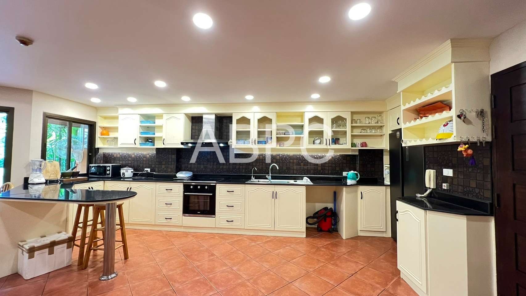 Large Garden Access 2 Bed 2 Bath Condo In Jomtien photo 3