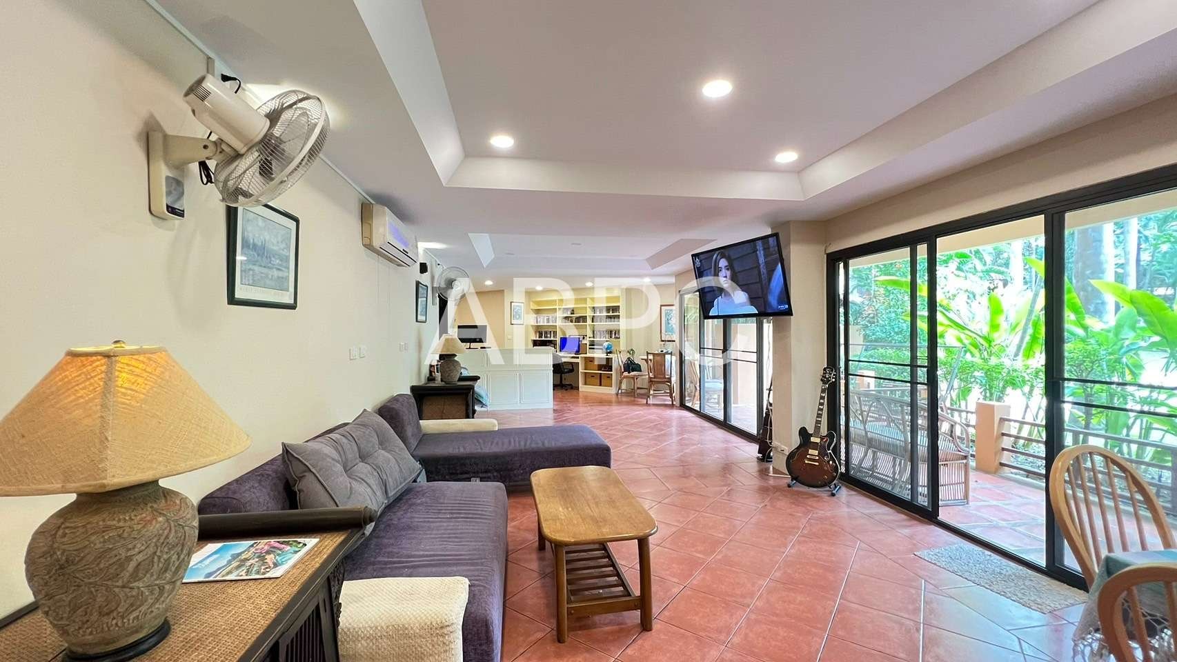 Large Garden Access 2 Bed 2 Bath Condo In Jomtien photo 5