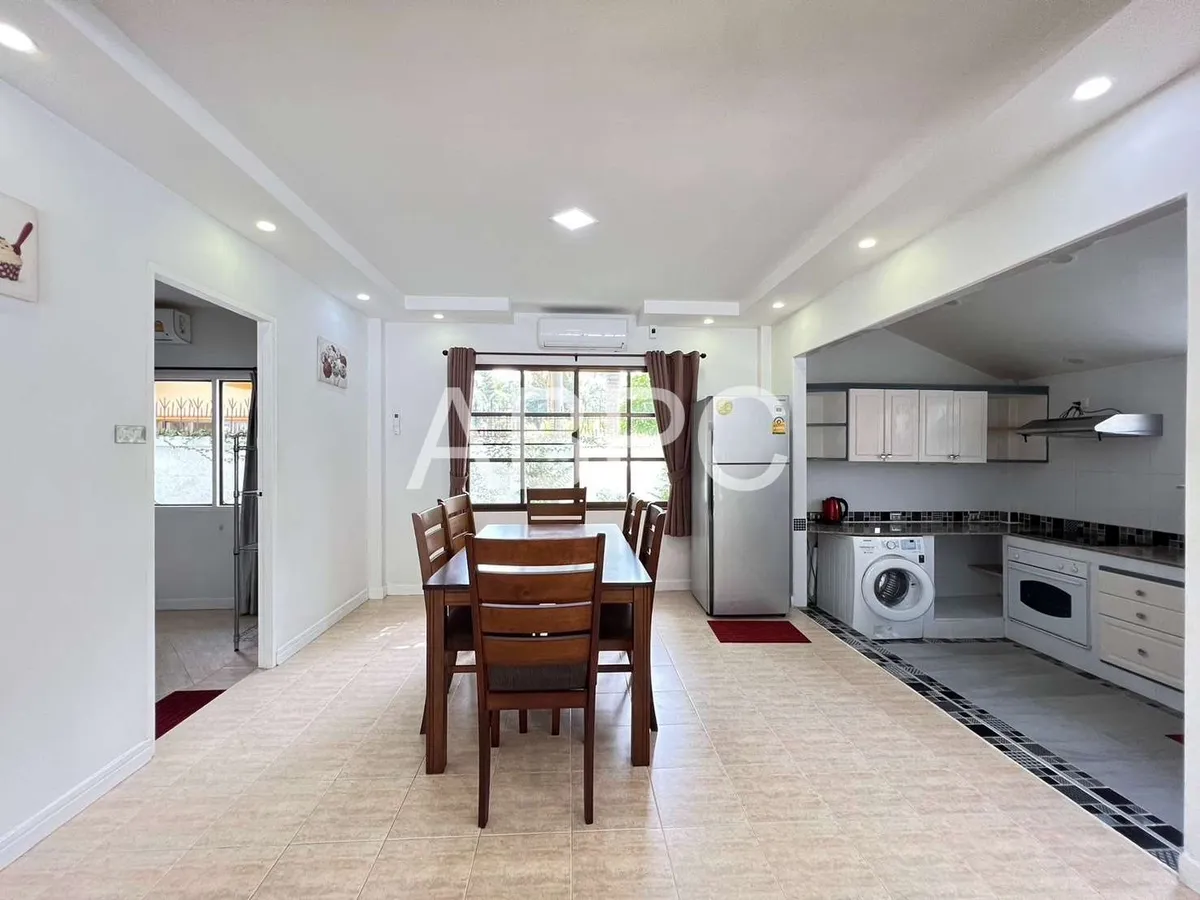 House for rent 4 Bedrooms 3 Bathrooms in East Pattaya photo 11