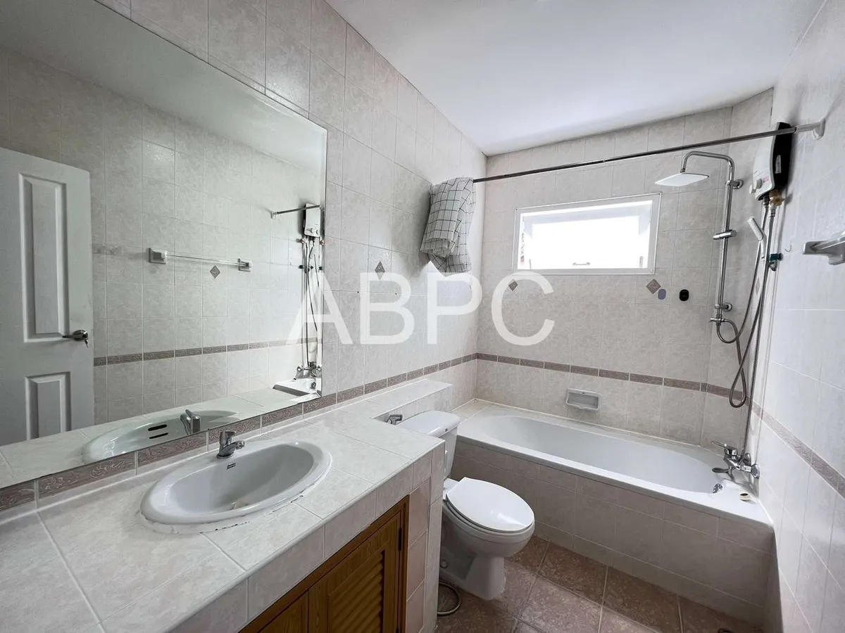 House for rent 4 Bedrooms 3 Bathrooms in East Pattaya photo 7