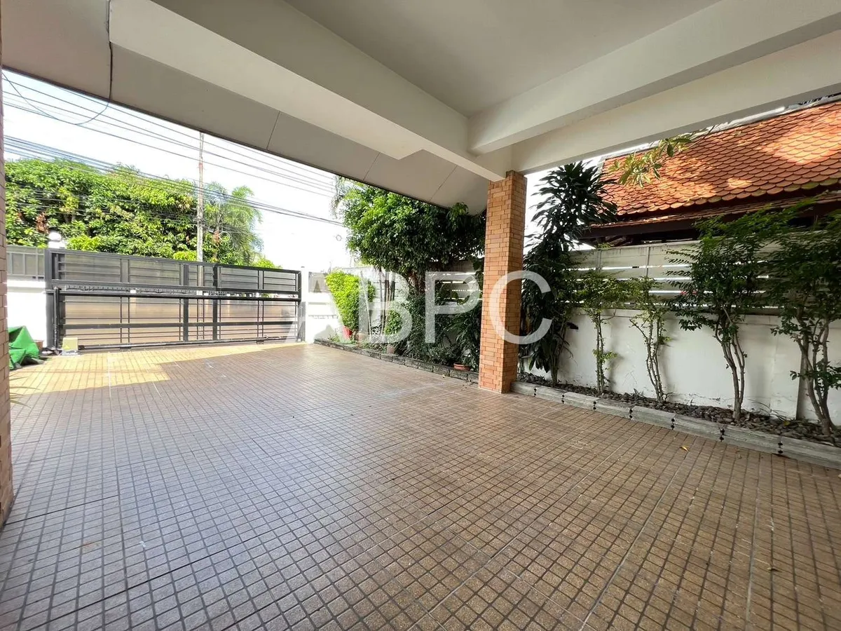 House for rent 4 Bedrooms 3 Bathrooms in East Pattaya photo 8