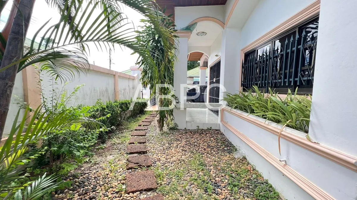 3 Bed 2 Bath in East Pattaya HR1657 photo 12