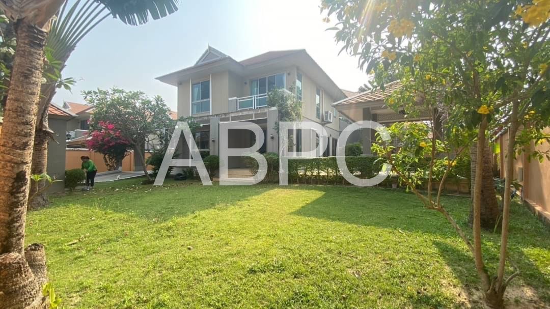 4 Bedrooms 3 Bathrooms in East Pattaya