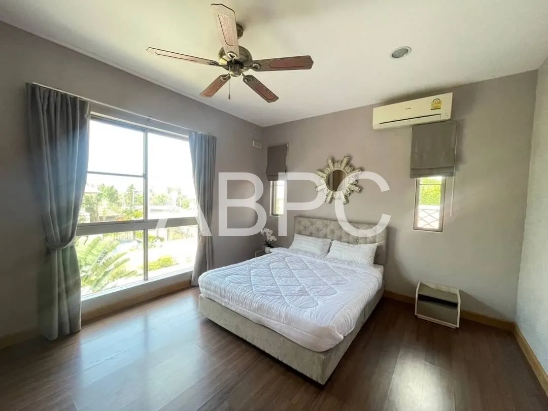 4 Bedrooms 3 Bathrooms in East Pattaya photo 8
