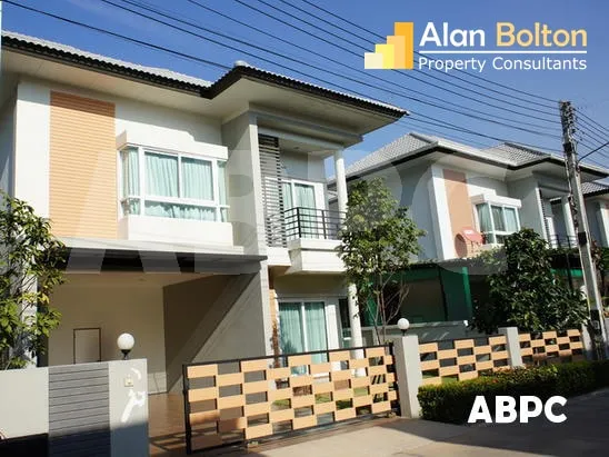 Patta Village 3 Bedrooms 3 Bathrooms in East Pattaya