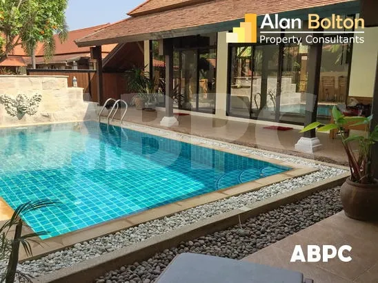 3 Bed 4 Bath in East Pattaya HR2380