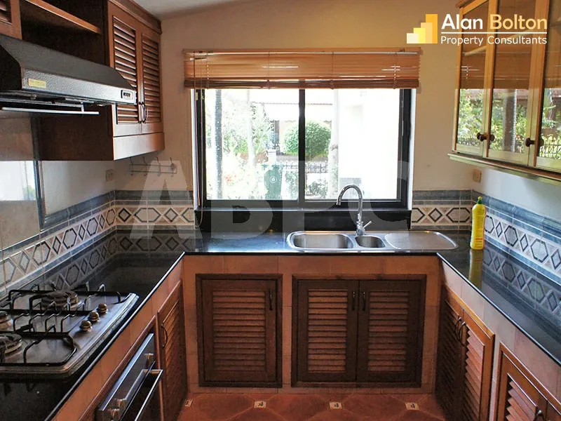 4 Bed 3 Bath Pool Villa in East Pattaya HR2542 photo 5