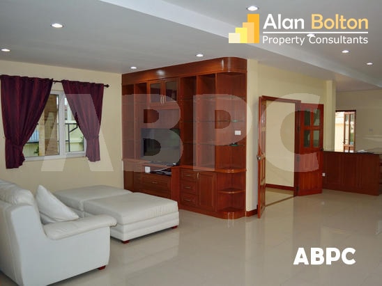 4 Bed 5 Bath Pool Villa In East Pattaya photo 3