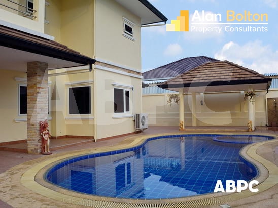 4 Bed 5 Bath Pool Villa In East Pattaya