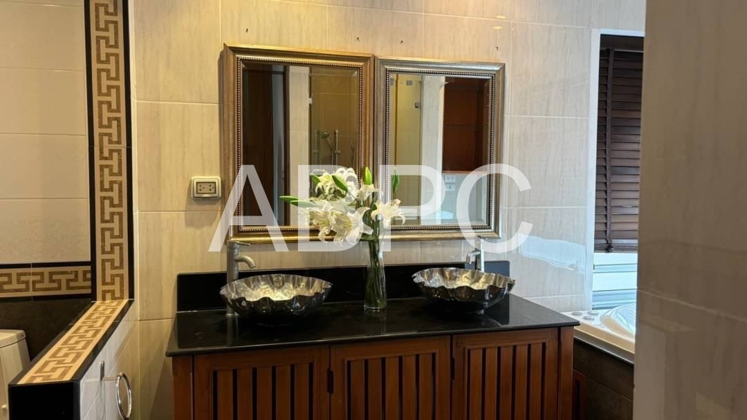 3 Bedrooms 4 Bathrooms in East Pattaya photo 3