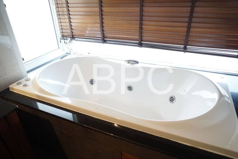 3 Bedrooms 4 Bathrooms in East Pattaya photo 8