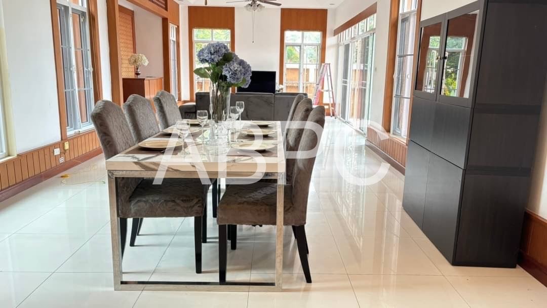 3 Bedrooms 4 Bathrooms in East Pattaya photo 6