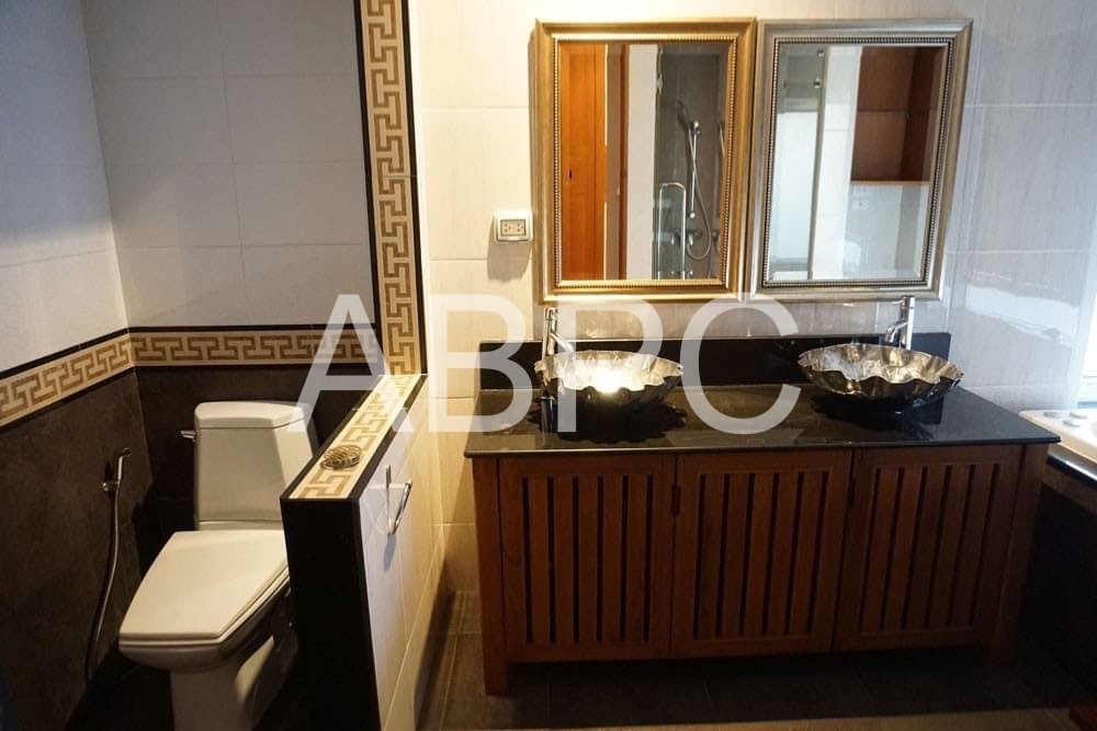 3 Bedrooms 4 Bathrooms in East Pattaya photo 7