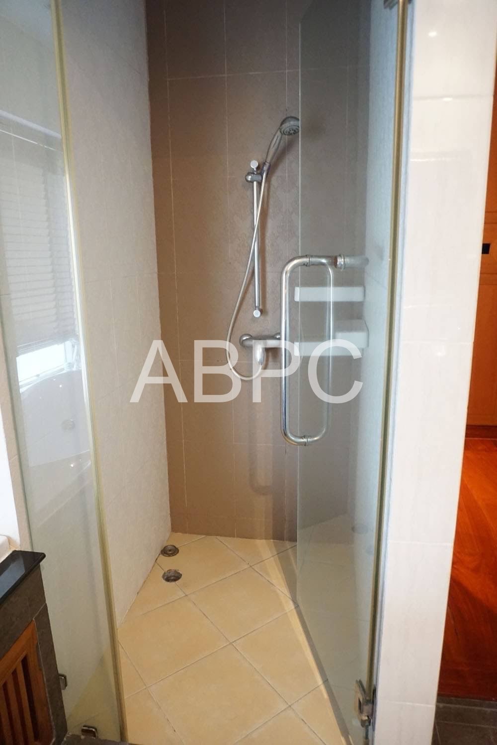 3 Bedrooms 4 Bathrooms in East Pattaya photo 12