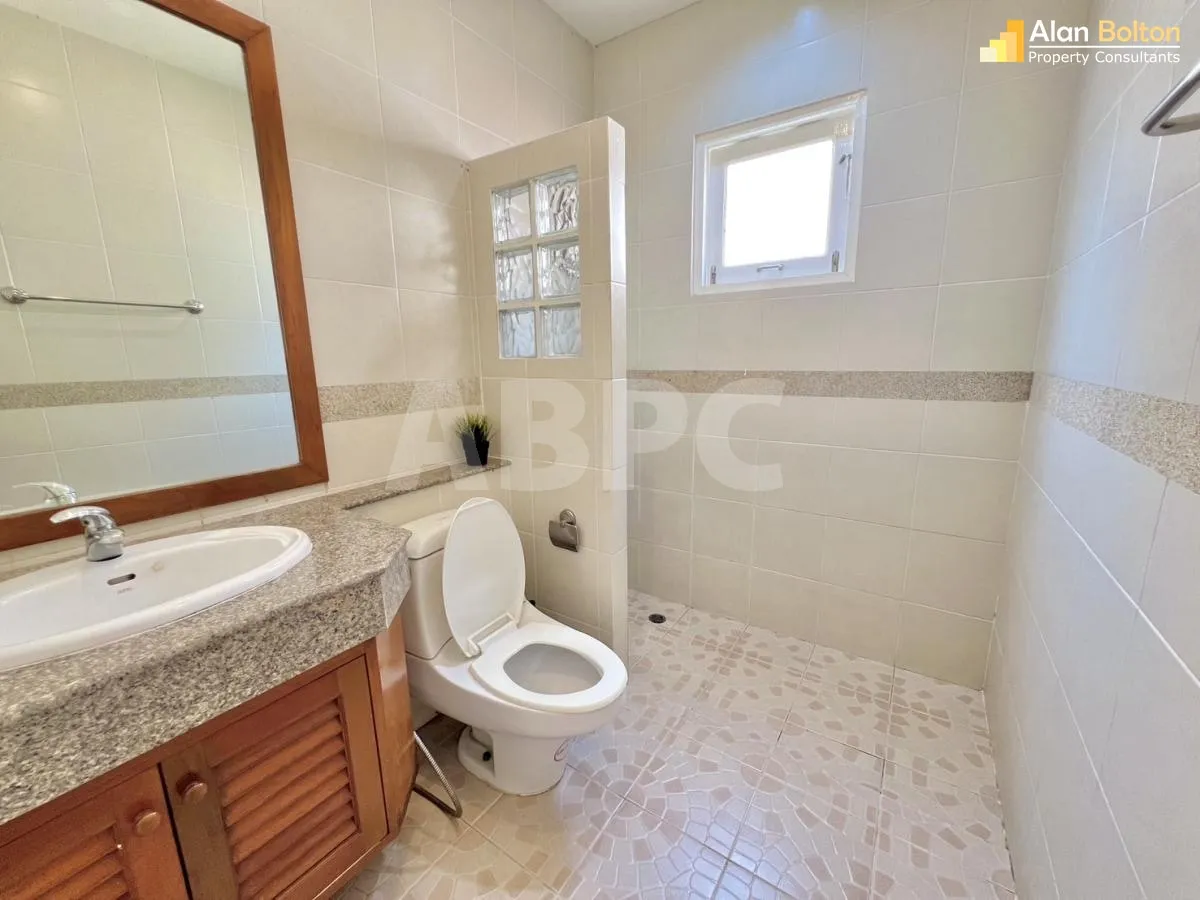 3 Bed 3 Bath Pool Villa in Jomtien For Rent photo 6