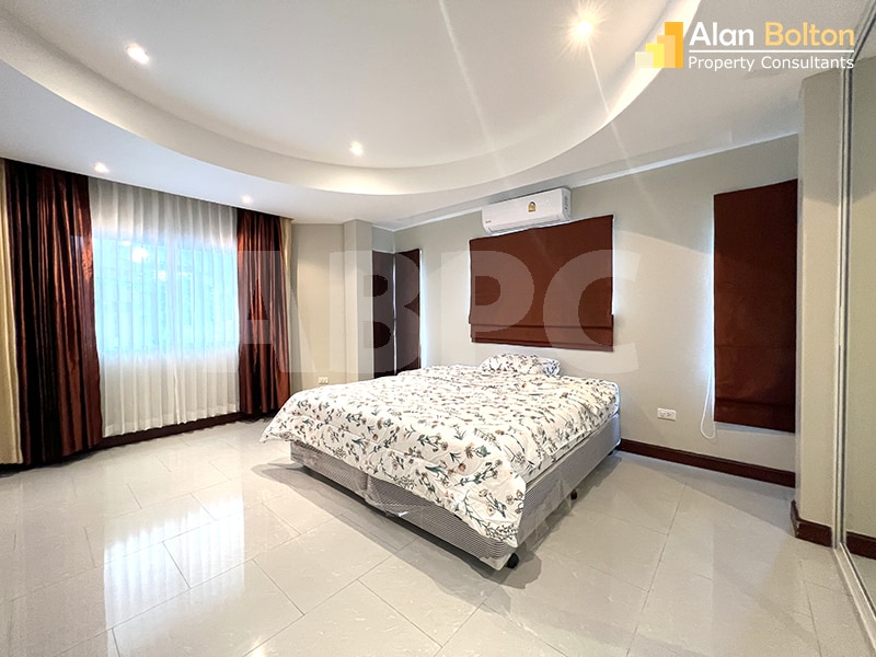3 Bed 2 Bath Pool Villa in East Pattaya photo 9