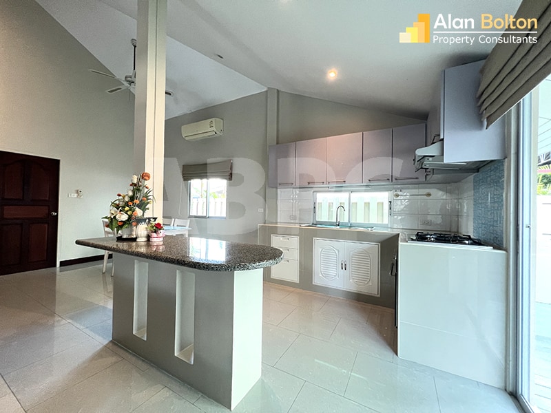 3 Bed 2 Bath Pool Villa in East Pattaya photo 12