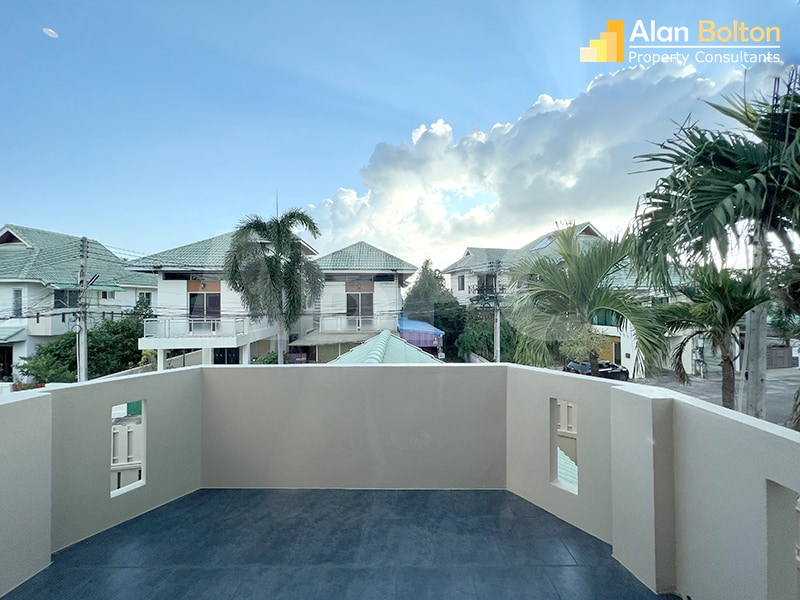 3 Bed 2 Bath Pool Villa in East Pattaya photo 4