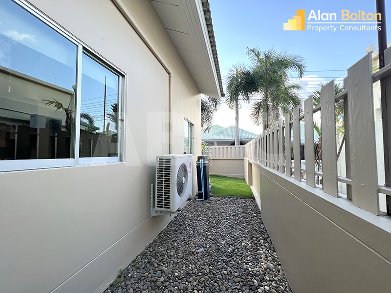 3 Bed 2 Bath Pool Villa in East Pattaya photo 5