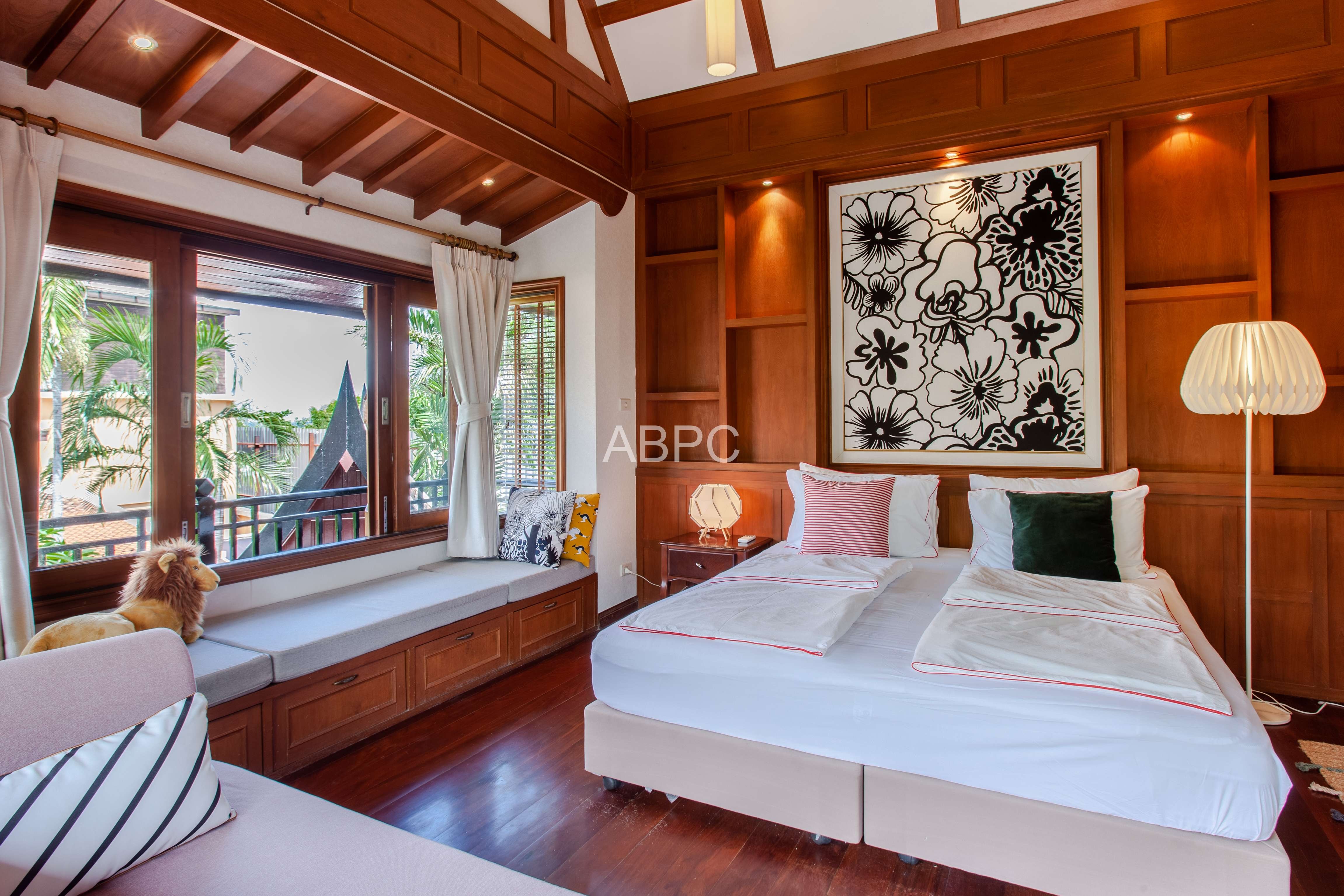 Nature Inspired Beachfront 4 Bed 4 Bath Pool Villa In Na Jomtien photo 20