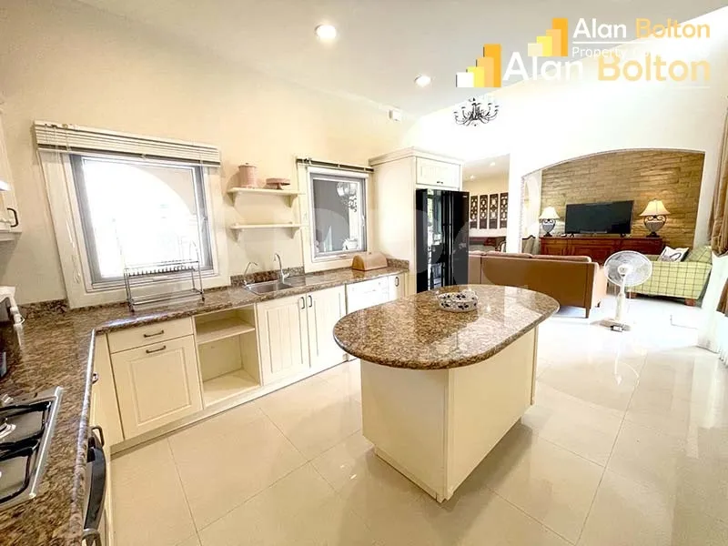 3 Bed 4 Bath Pool Villa In East Pattaya photo 15