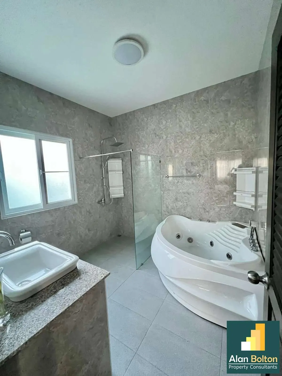 Massive Land with a 5 Bed House For Sale or Rent photo 8