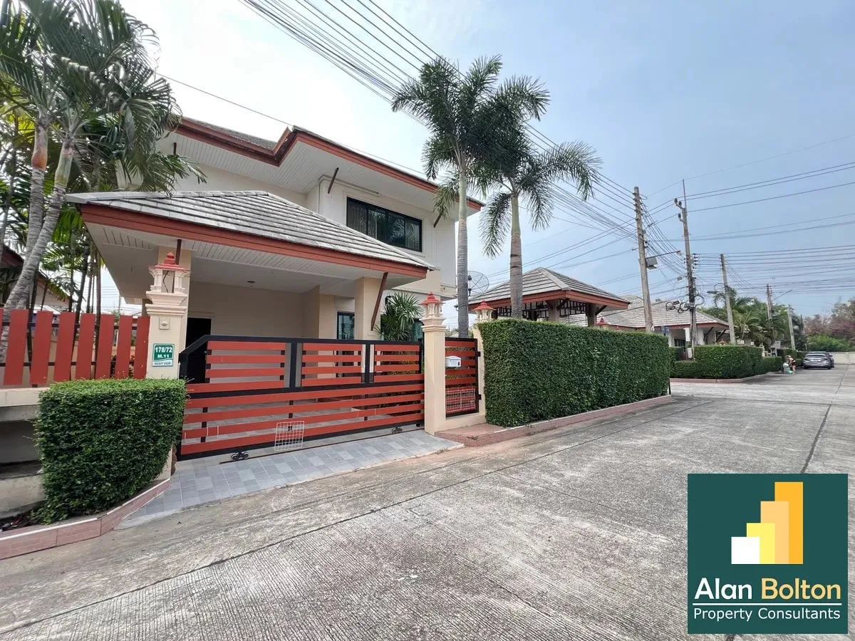 Pool Villa for Sale with Tenant 3 Bed 3 Bath Pool Villa In Huay Yai photo 4