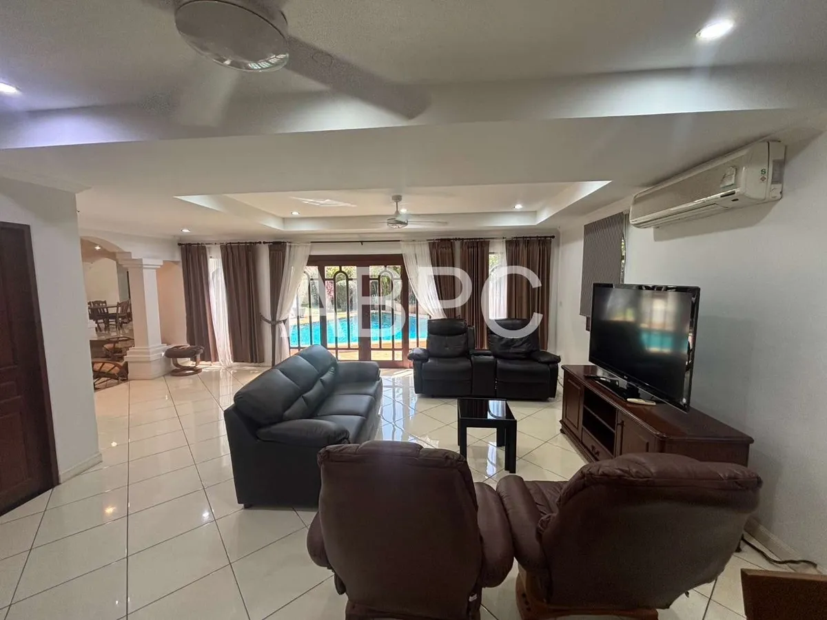 3 Bedroom 4 Bathroom in East Pattaya photo 2