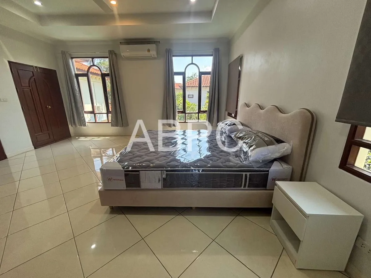 3 Bedroom 4 Bathroom in East Pattaya photo 11
