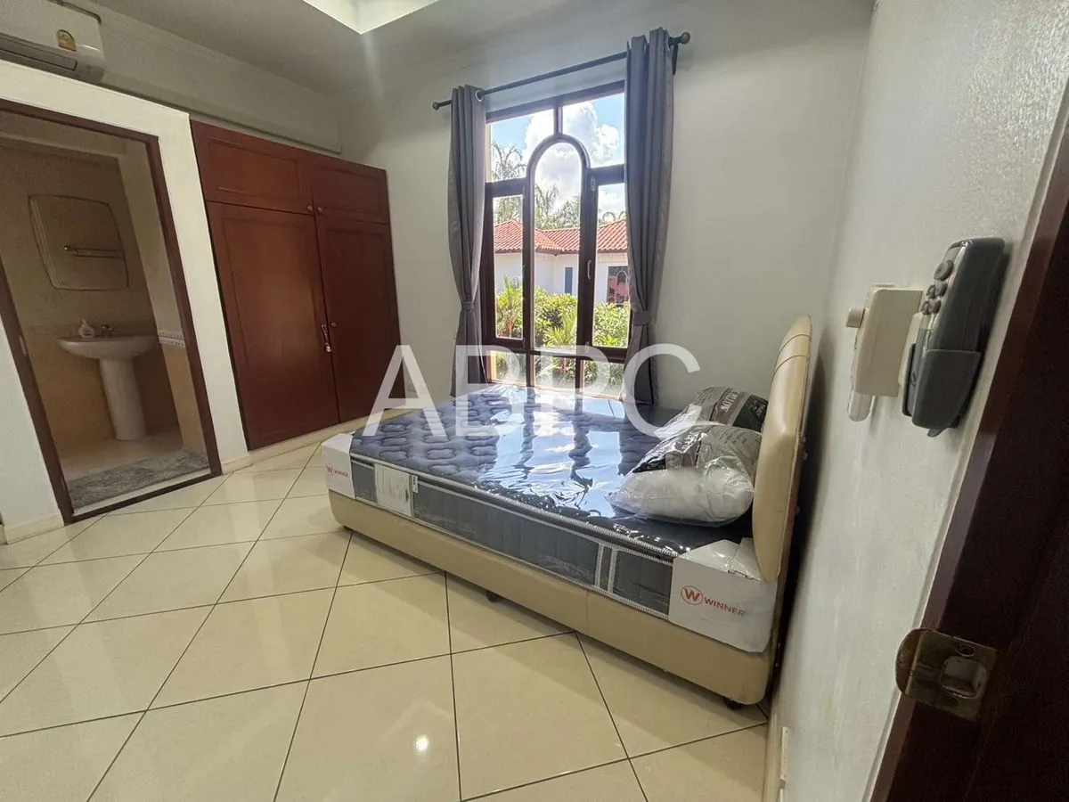 3 Bedroom 4 Bathroom in East Pattaya photo 13