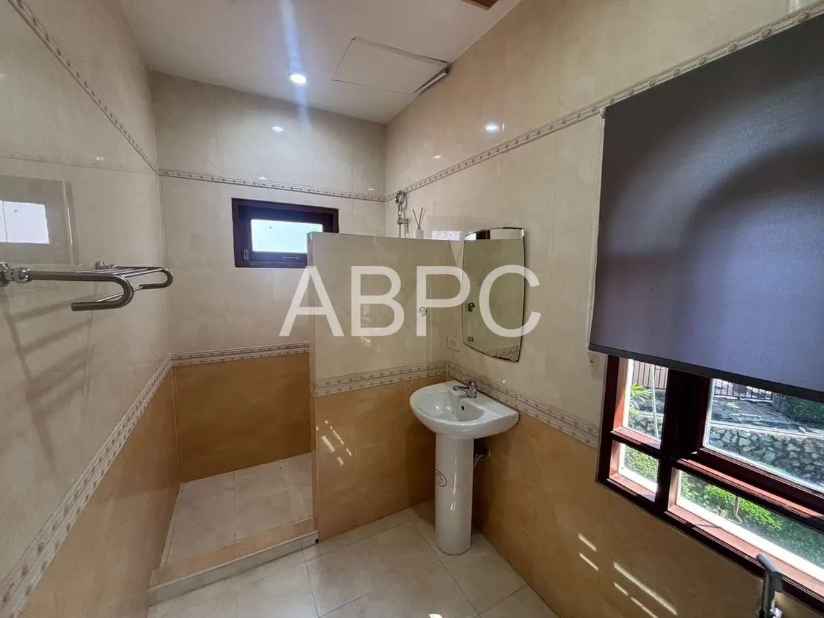 3 Bedroom 4 Bathroom in East Pattaya photo 15