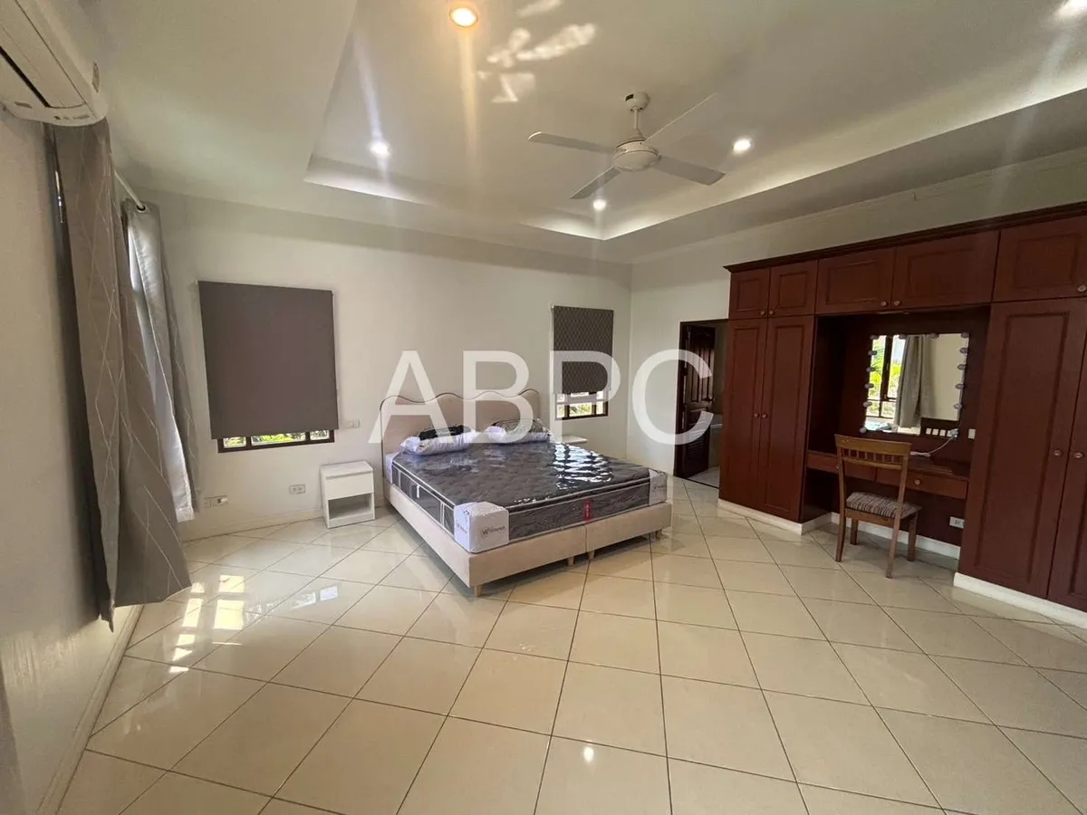 3 Bedroom 4 Bathroom in East Pattaya photo 16