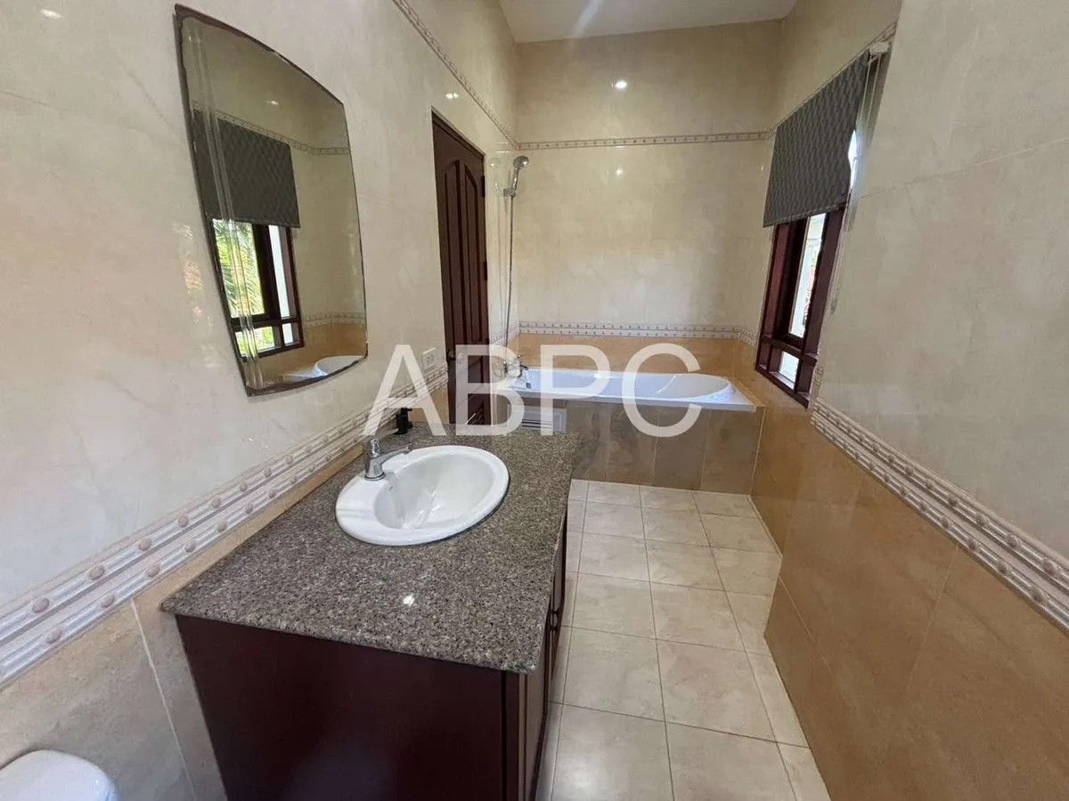 3 Bedroom 4 Bathroom in East Pattaya photo 17