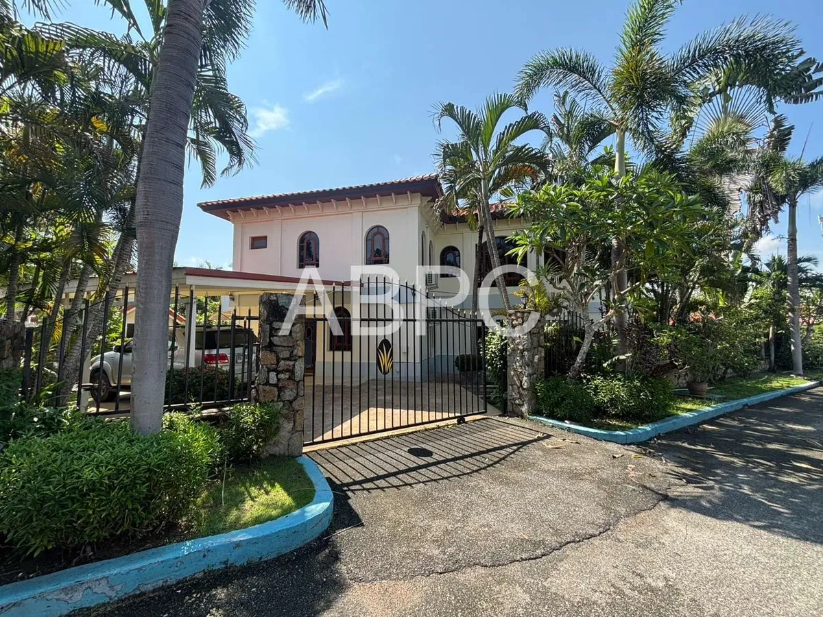 3 Bedroom 4 Bathroom in East Pattaya photo 24